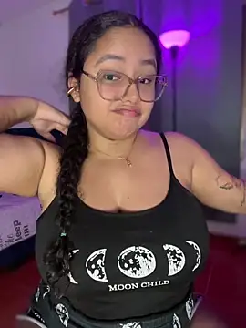 Snapshot of CurlyGirl_1 chatting on February 4, 1:44 am CurlyGirl 1 online show from February 4, 1:44 am