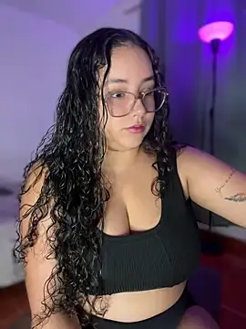 Snapshot of CurlyGirl_1 chatting on February 19, 10:06 pm CurlyGirl 1 online show from February 19, 10:06 pm