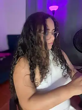 Snapshot of CurlyGirl_1 chatting on April 27, 2:31 am CurlyGirl 1 online show from April 27, 2:31 am