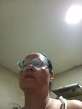 Snapshot of Eunice73 chatting on December 4, 11:24 pm Eunice73 online show from December 4, 11:24 pm