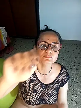 Snapshot of Eunice73 chatting on February 10, 10:09 pm Eunice73 online show from February 10, 10:09 pm