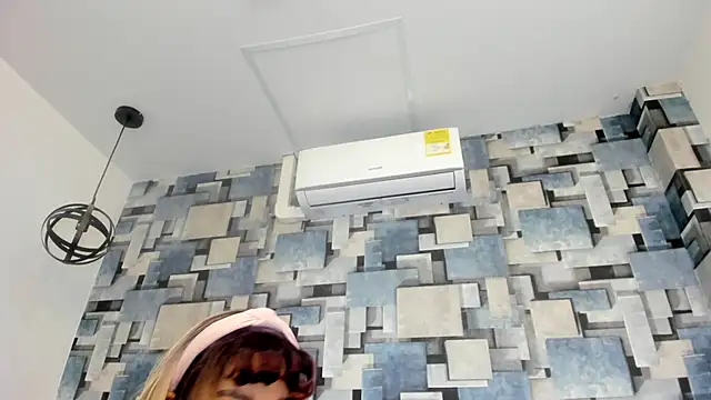 angel dthroatt online show from March 31, 12:05 pm