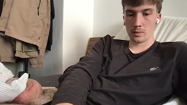 Snapshot of hungandfun05 chatting on October 8, 1:53 pm hungandfun05 online show from October 8, 1:53 pm