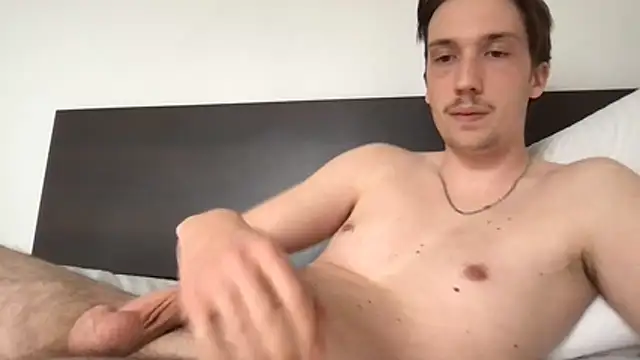 hungandfun05 online show from March 31, 3:12 pm