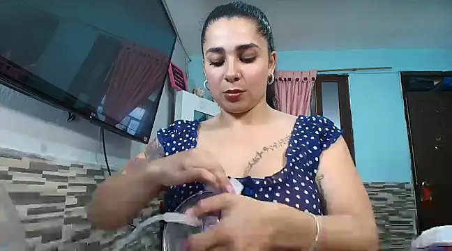 Meganmilk1 online show from December 17, 4:43 pm