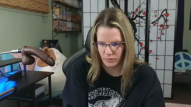 Sarahtineke online show from December 16, 7:00 pm