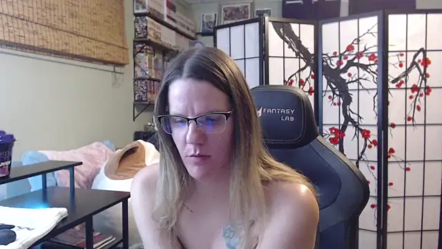 Sarahtineke online show from February 10, 5:33 am