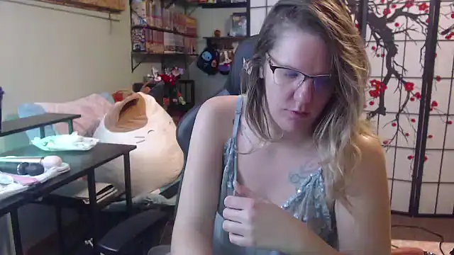 Sarahtineke online show from February 26, 1:21 pm