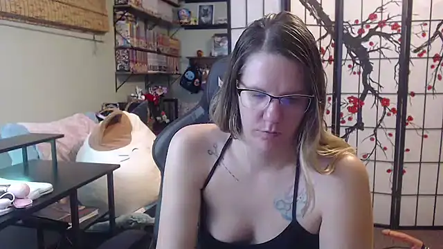 Sarahtineke online show from March 5, 3:41 pm