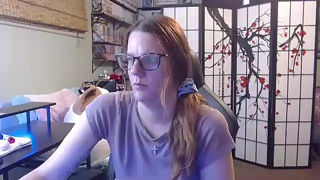 Sarahtineke online show from July 9, 4:22 pm