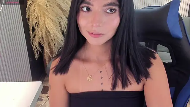 Snapshot of NicolRoss_ chatting on June 28, 6:58 pm NicolRoss online show from June 28, 6:58 pm