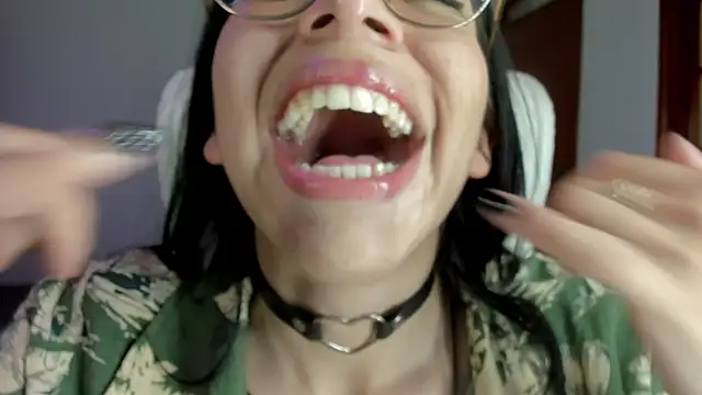 Snapshot of Katty_mouth chatting on February 3, 11:05 pm Katty mouth online show from February 3, 11:05 pm