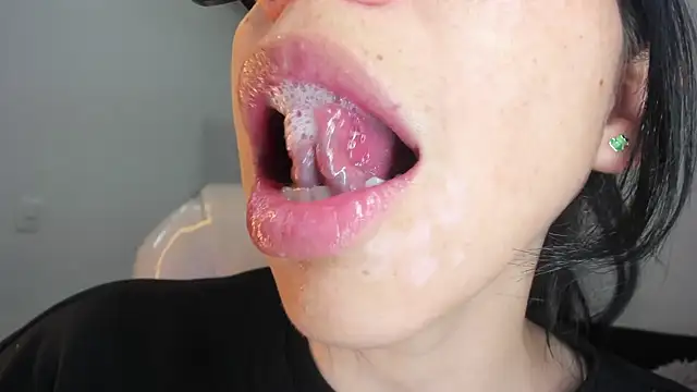 Katty mouth online show from December 4, 8:39 pm