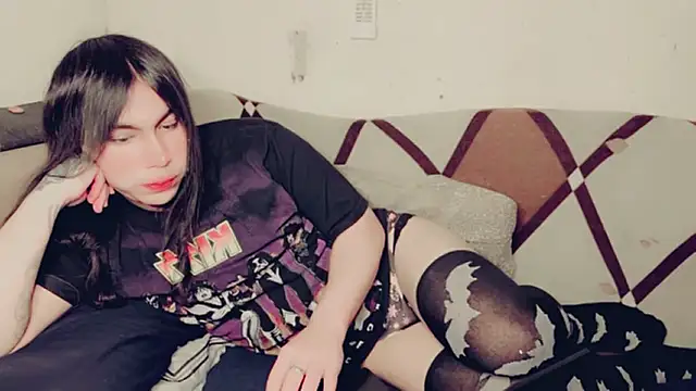 Snapshot of evelyntvsexy chatting on June 18, 6:57 am evelyntvsexy online show from June 18, 6:57 am
