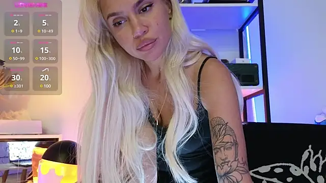 Snapshot of Alice_omg chatting on December 6, 4:06 pm Alice omg online show from December 6, 4:06 pm