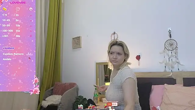 Snapshot of Catlady333 chatting on December 1, 9:26 pm Catlady333 online show from December 1, 9:26 pm