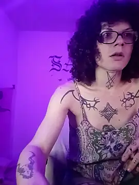 Snapshot of SuccubusTatuada chatting on April 3, 8:01 am SuccubusTatuada online show from April 3, 8:01 am