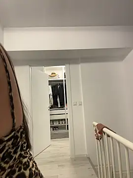 deliaroyal online show from November 20, 2:50 pm