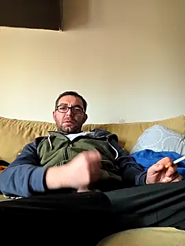 Snapshot of crissbadboy chatting on February 4, 9:37 am crissbadboy online show from February 4, 9:37 am