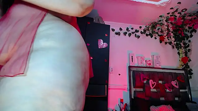 Snapshot of emma_hoot1 chatting on February 18, 11:30 pm emma hoot1 online show from February 18, 11:30 pm
