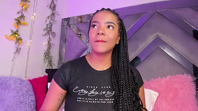 Snapshot of Iris_hott1 chatting on December 26, 3:10 pm Iris hott1 online show from December 26, 3:10 pm