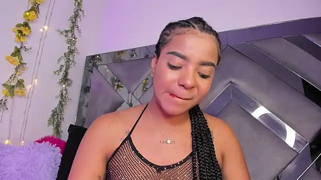 Snapshot of Iris_hott1 chatting on January 16, 2:41 am Iris hott1 online show from January 16, 2:41 am