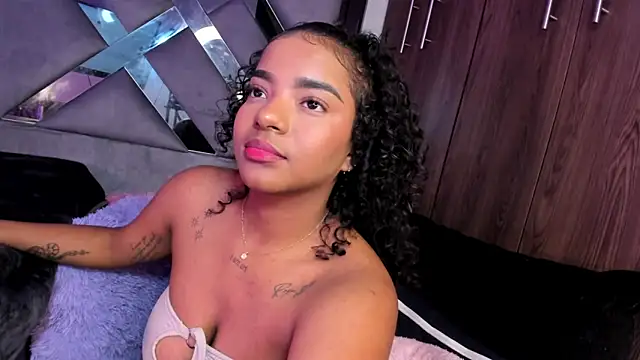 Snapshot of Iris_hott1 chatting on January 28, 6:38 am Iris hott1 online show from January 28, 6:38 am