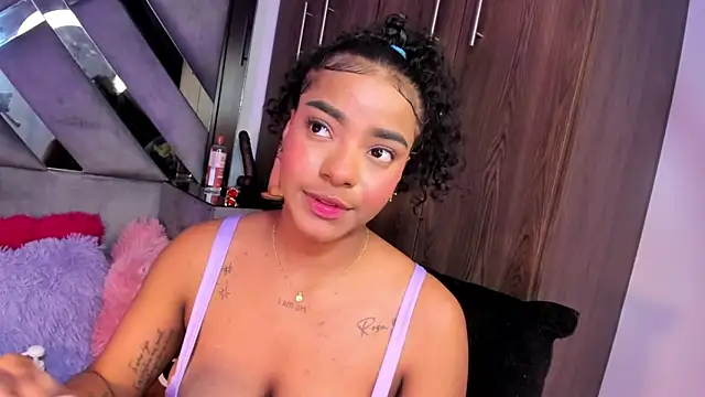 Snapshot of Iris_hott1 chatting on January 29, 4:26 am Iris hott1 online show from January 29, 4:26 am