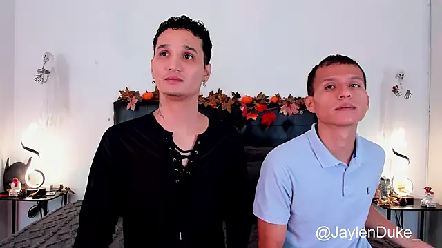 Snapshot of jaylen_and_duke chatting on October 8, 11:08 am jaylen and duke online show from October 8, 11:08 am