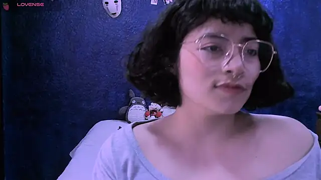 NinaYellow online show from January 3, 1:03 pm