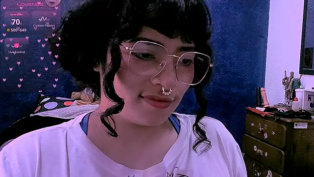 Snapshot of NinaYellow chatting on May 12, 2:03 pm NinaYellow online show from May 12, 2:03 pm