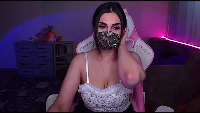 Snapshot of __Yasmina__ chatting on March 13, 6:58 am Yasmina online show from March 13, 6:58 am