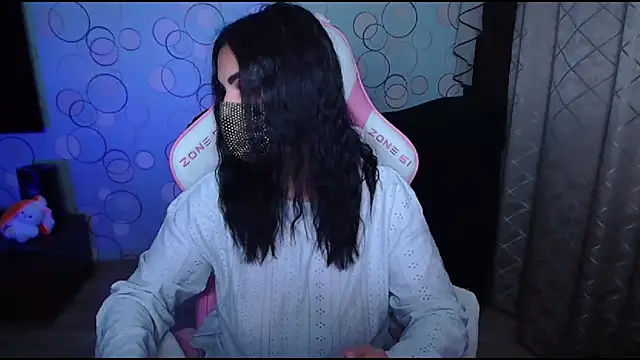 Snapshot of __Yasmina__ chatting on October 1, 5:02 am Yasmina online show from October 1, 5:02 am