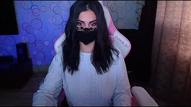 Snapshot of __Yasmina__ chatting on October 19, 4:35 am Yasmina online show from October 19, 4:35 am