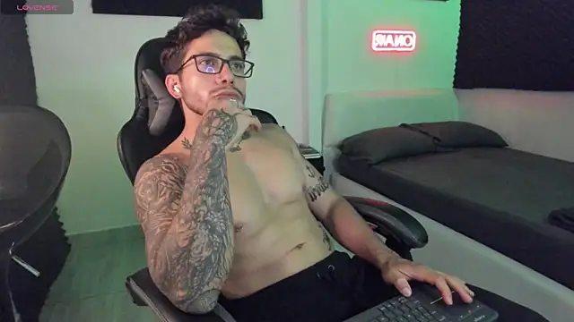 LucianSinclair online show from November 26, 2:56 am