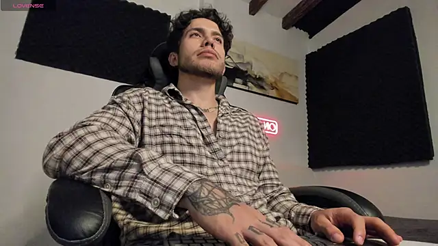 LucianSinclair online show from April 3, 9:57 pm