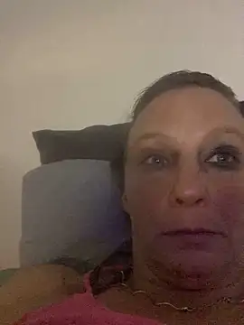 Snapshot of Everlyrose27 chatting on December 5, 5:26 am Everlyrose27 online show from December 5, 5:26 am