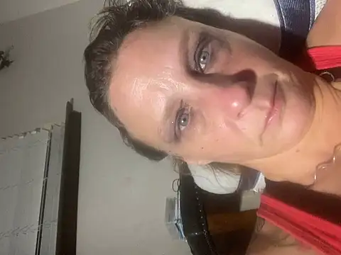 Snapshot of Everlyrose27 chatting on December 8, 7:26 am Everlyrose27 online show from December 8, 7:26 am