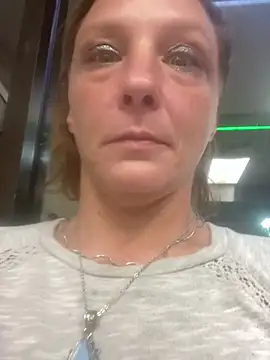 Snapshot of Everlyrose27 chatting on December 10, 3:09 am Everlyrose27 online show from December 10, 3:09 am