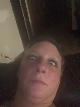 Snapshot of Everlyrose27 chatting on December 15, 7:24 am Everlyrose27 online show from December 15, 7:24 am