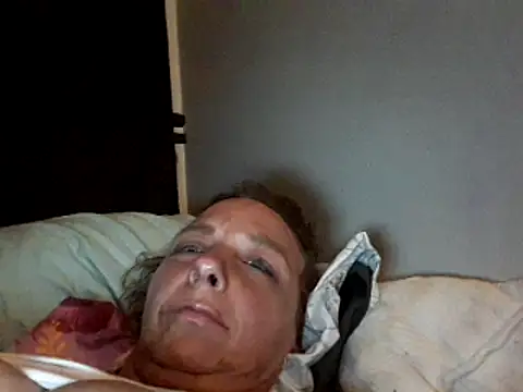 Snapshot of Everlyrose27 chatting on January 12, 12:01 pm Everlyrose27 online show from January 12, 12:01 pm