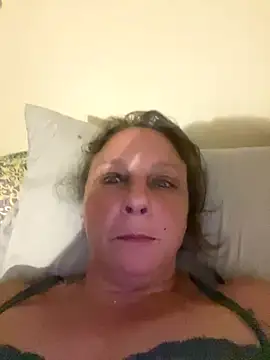 Snapshot of Everlyrose27 chatting on September 28, 6:52 am Everlyrose27 online show from September 28, 6:52 am