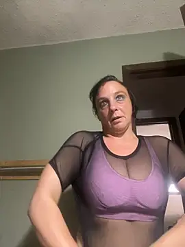 Snapshot of Everlyrose27 chatting on October 8, 5:21 pm Everlyrose27 online show from October 8, 5:21 pm