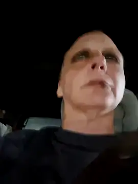 Snapshot of Everlyrose27 chatting on December 22, 2:52 am Everlyrose27 online show from December 22, 2:52 am