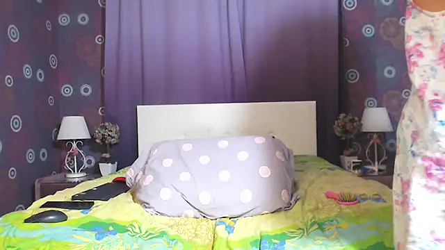 Snapshot of SquirtyAlice chatting on March 15, 2:35 am SquirtyAlice online show from March 15, 2:35 am