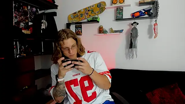 Tom Krakow online show from December 6, 7:12 pm