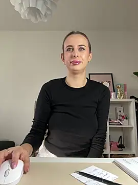 Hii Lolla online show from February 21, 8:07 am