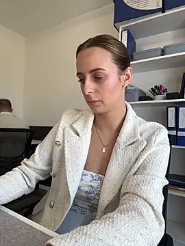 Hii Lolla online show from April 28, 9:14 am