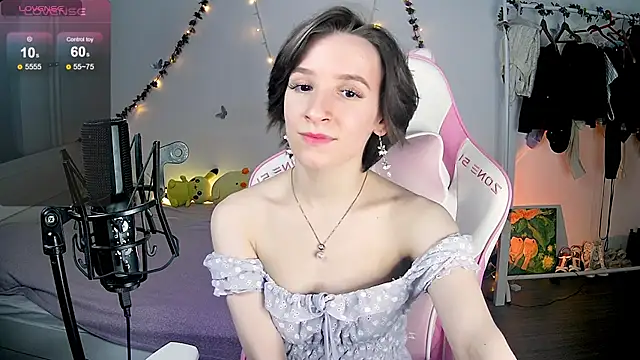 Snapshot of Violet_Veliya chatting on January 24, 2:19 pm Violet Veliya online show from January 24, 2:19 pm