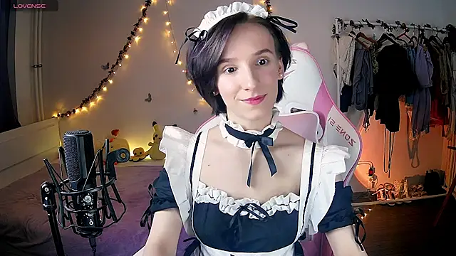 Snapshot of Violet_Veliya chatting on February 2, 3:49 pm Violet Veliya online show from February 2, 3:49 pm